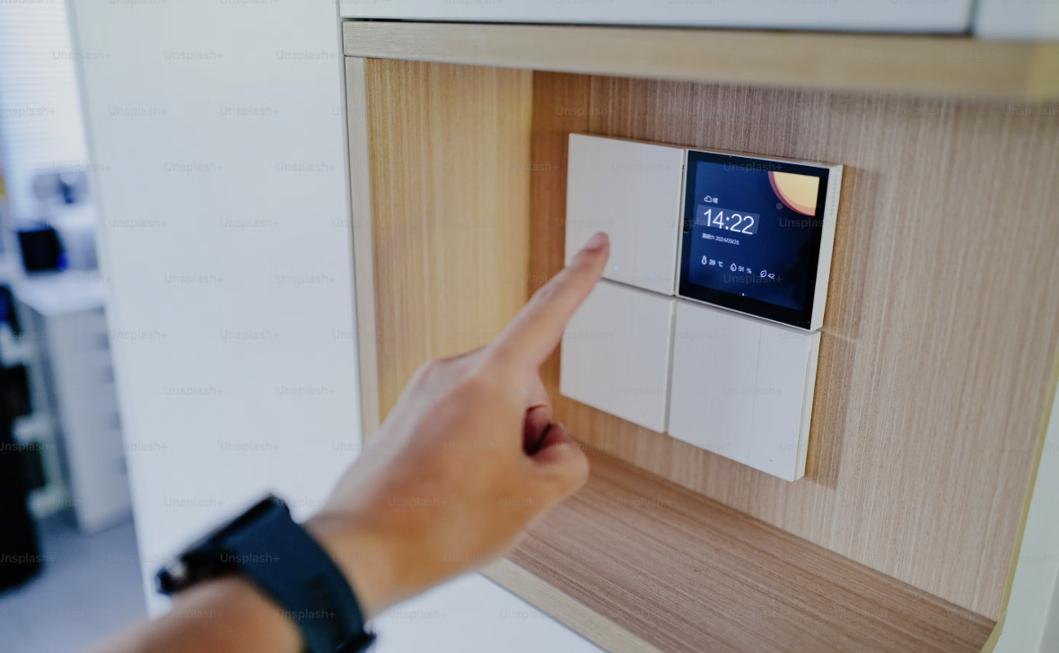 Smart home access control panel used for multi-site entry management